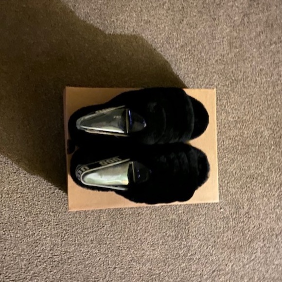 Ugg Fluff Yeah Logo Slide - Picture 2 of 9